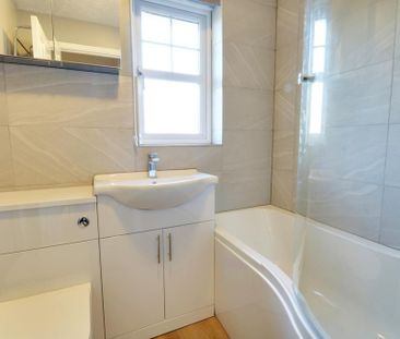 2 bedroom end of terrace house to rent - Photo 2