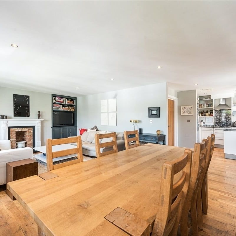 3 bedroom flat to rent - Photo 1