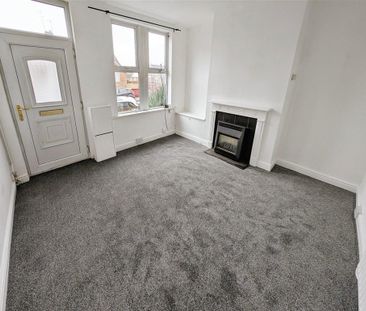 2 bedroom end of terrace house to rent - Photo 1
