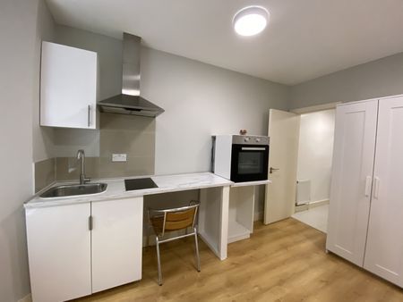 BILLS INCLUDED - Studio to rent in the heart of Kensington, London W8 - Photo 5