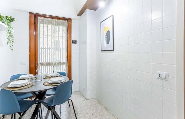 Cozy single room with balcony in the center of Milan - Photo 1