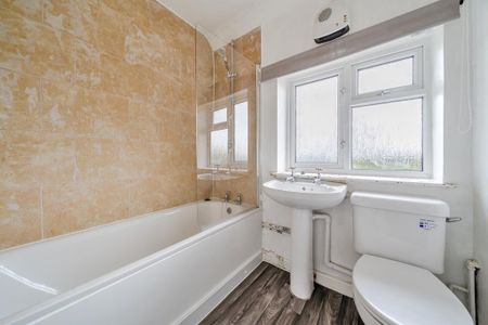 3 bedroom terraced house to rent - Photo 3