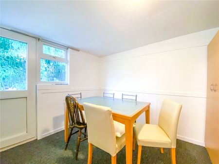 5 bedroom semi-detached house to rent - Photo 2