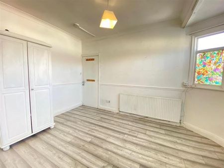 House share to rent - Photo 2