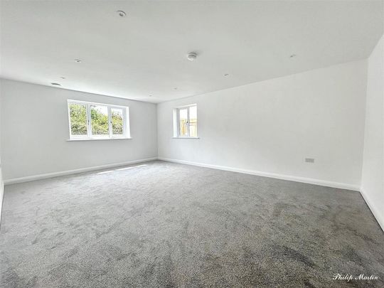4 bedroom detached house to rent - Photo 1