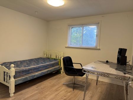 For Lease - 28 Conlins Road, Toronto, Ontario - Photo 4