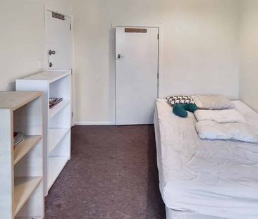 Power, Water, Internet & Laundry Included In Rent! - Photo 3