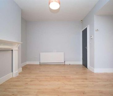 College Grove View, Wakefield, WF1 - Photo 1