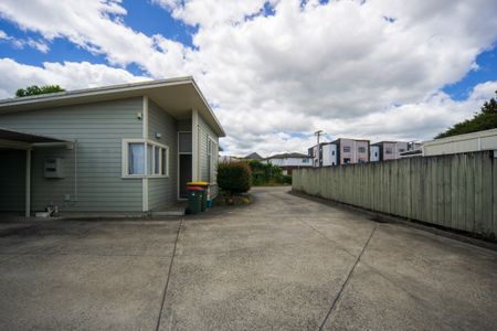 Two Bedroom Home in Hamilton East - Photo 2