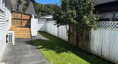 Cosy house with large carpark - Photo 4