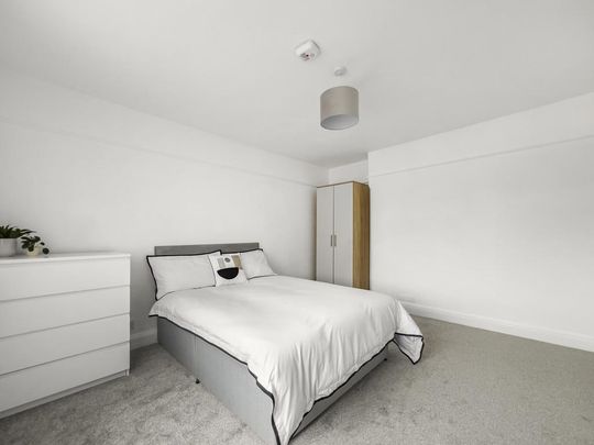 4 bedroom semi-detached house to rent - Photo 1