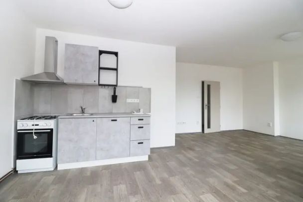 Pronájem zděného bytu 1+kk, Letní ulice, Jihlava - Photo 1