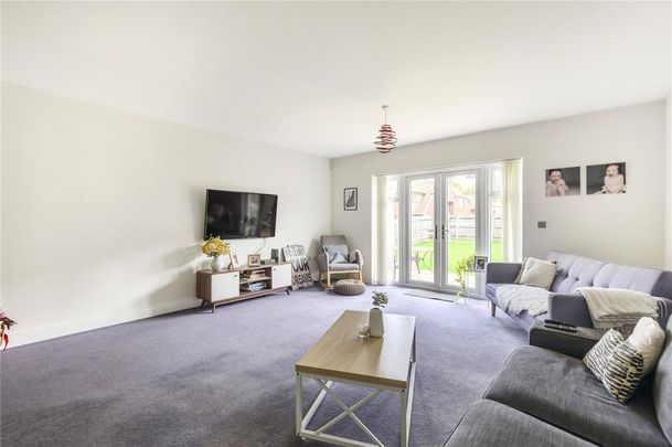 4 bedroom semi-detached house to rent - Photo 1