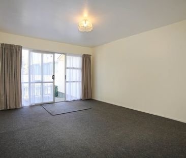 Three bedroom freshly renovated unit - Photo 5