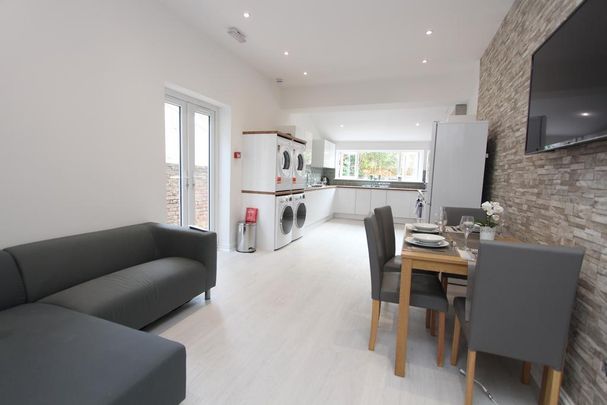 7 bedroom house of multiple occupation to rent - Photo 1