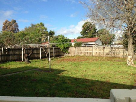 THREE BEDROOM HOME CLOSE TO CBD - Photo 3