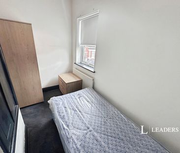 3 bedroom house to rent Abbey Hey Lane, Abbey Hey, Manchester, Grea... - Photo 6