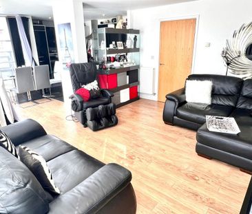 3 bedroom flat to rent - Photo 4
