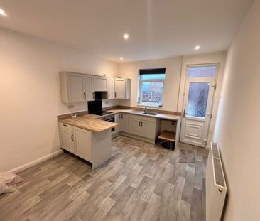 2 bed Terraced - To Let - Photo 4