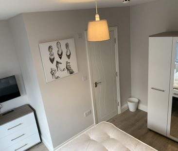 BEDROOM 4 – LARGE DOUBLE ENSUITE - Photo 2