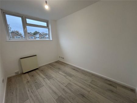 Willow Way, Farnham, Surrey, GU9 - Photo 3