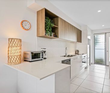 Coastal Chic: Stylish Living in Maroochydore! - Photo 6