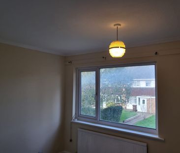 2 bed Terraced in Woodrush Way , Romford, RM6 5BL - Photo 4