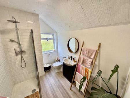 2 bedroom end of terrace house to rent - Photo 5