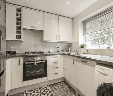 Ravensmede Way, Grove Park, W4, London - Photo 3