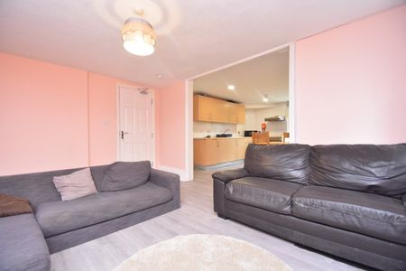 5 bedroom apartment to rent - Photo 2