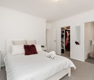 Modern, Low-Maintenance Living in Sought-After Bourkelands - Photo 5