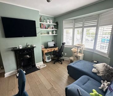 Room in a Shared Flat, Godley Road, SW18 - Photo 4