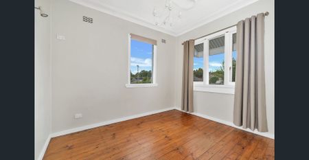 Charming Cottage in Prime Location - Photo 5