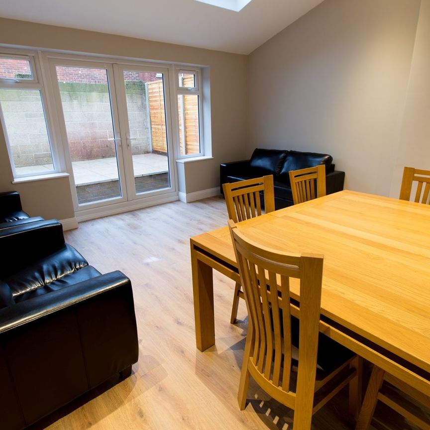 6 Bed Semi-Detached House, Coventry Road, SO15 - Photo 1