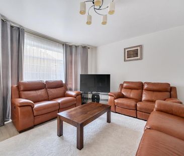 4 bedroom detached house to rent - Photo 2