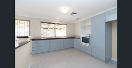 Ideal Refurbished Family Home Close to Park - Photo 2