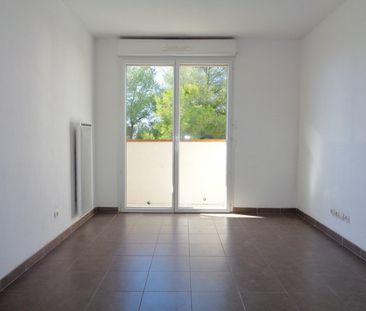 Location Appartement 2 pièces 43m² LA SEYNE SUR MER 83500 - Photo 3