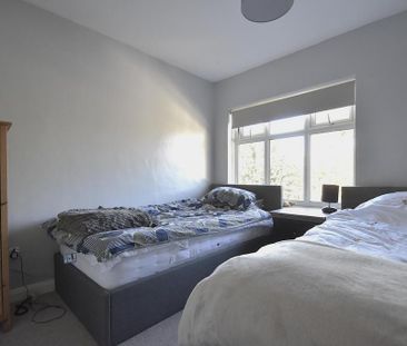 3 bedroom end of terrace house to rent - Photo 4