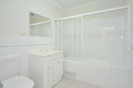 Spacious & Well-Located 3 Bedroom Apartment with Double Parking - Photo 5