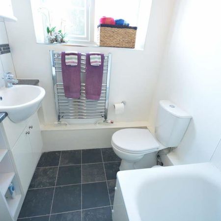 Eastway, Epsom, Surrey, KT19 8SF - Photo 4