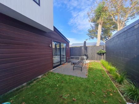 242 Edgeware Road, Edgeware - Photo 2