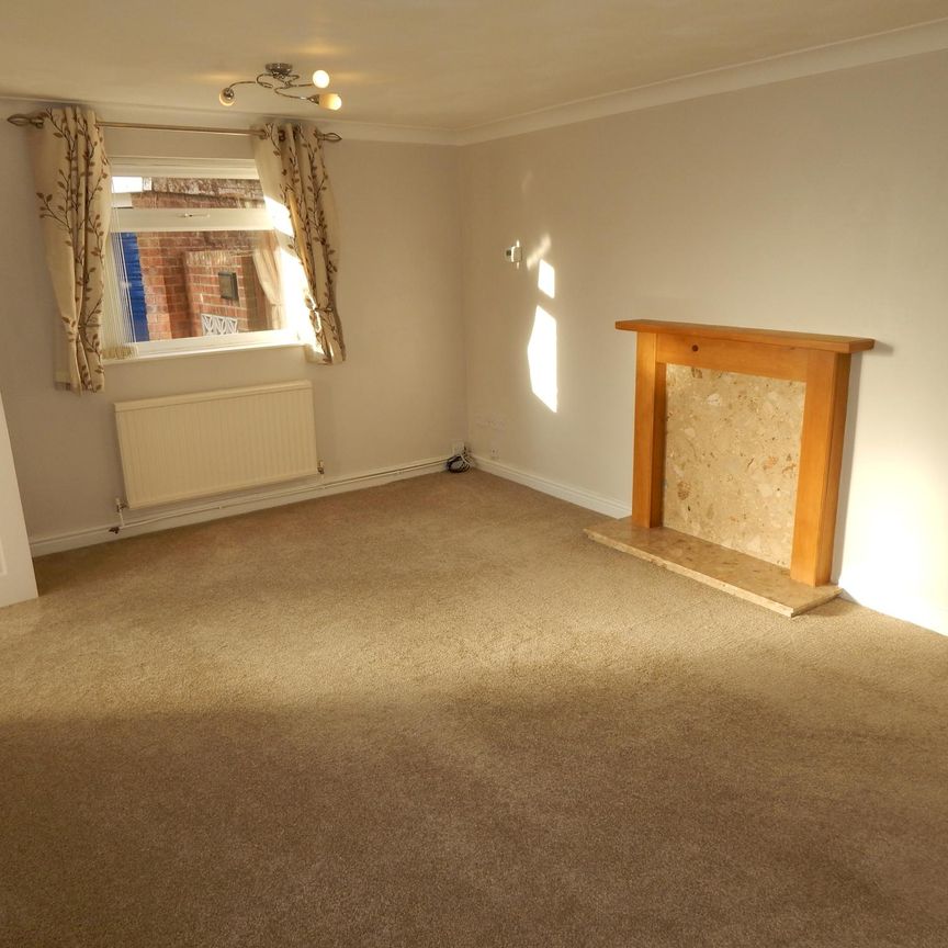 3 bedroom house to rent Hornbeam Close, Norwich, NR7 - Photo 1