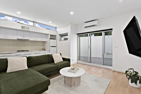 Stylish Sanctuary In Seaside Location - Photo 5