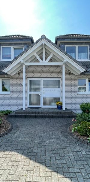 Sehr gepflegt, mit Balkon und Carport! 3-Zimmer-Mietwohnung im 1. Obergeschoss - Photo 1