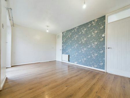 Semi-detached house to rent on - Photo 2