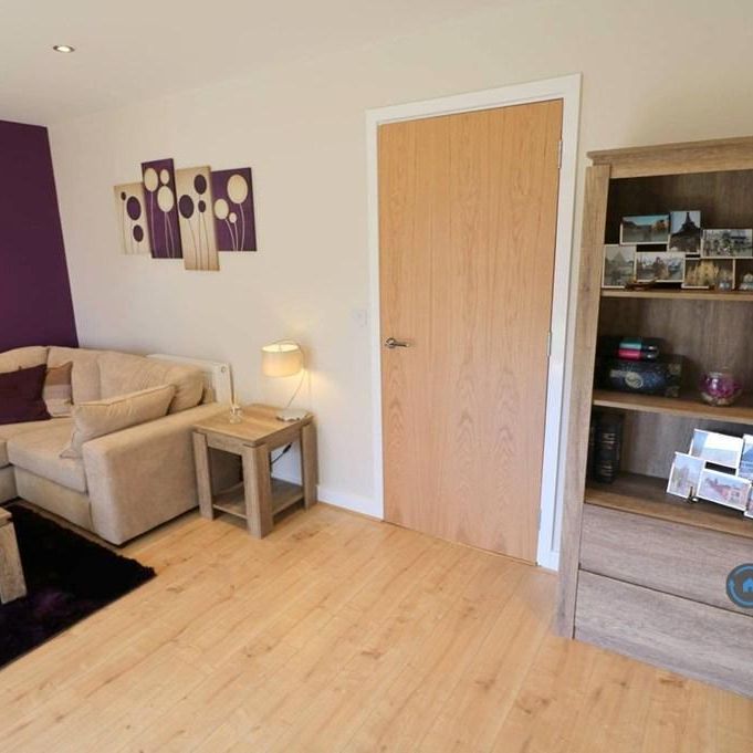 4 bedroom semi-detached house to rent - Photo 1