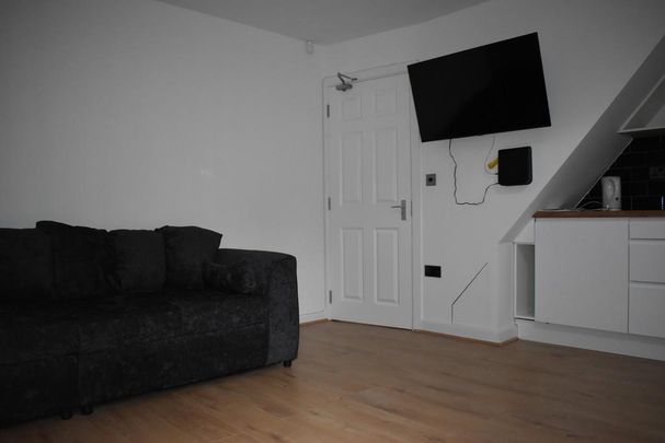 6 bedroom terraced house to rent - Photo 1