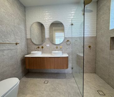 Beautiful Modern Family Home - Stylish, Bright & Effortlessly Comfo... - Photo 5