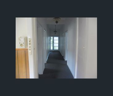 Handy Location - Photo 6