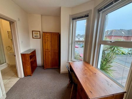 1 bedroom in a house share to rent - Photo 4